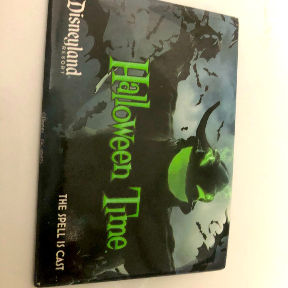 Disney Halloween pin